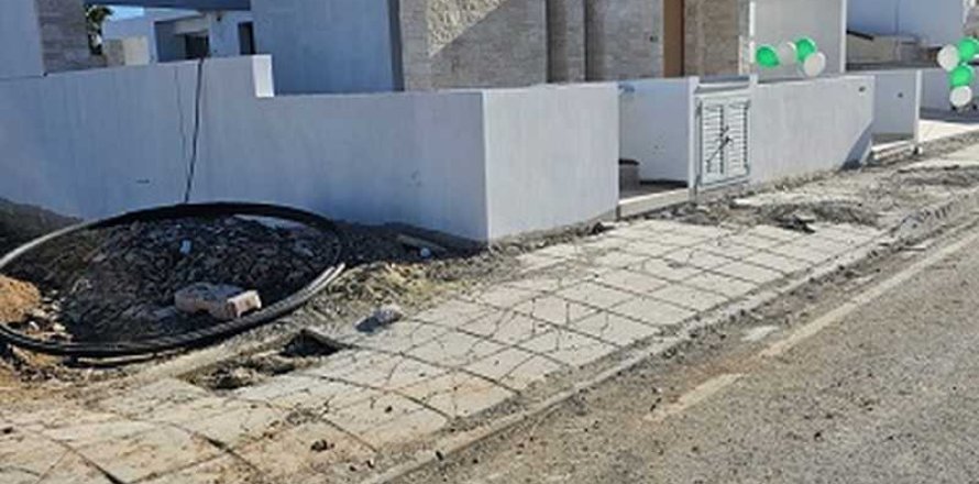 3 bedrooms House in Larnaca, Cyprus No. 76828