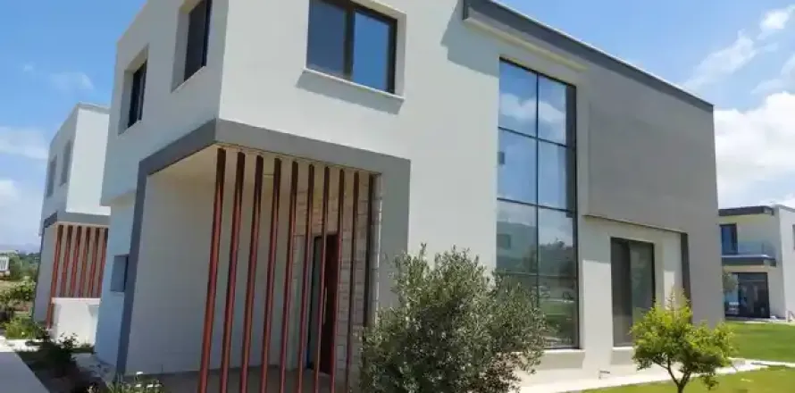 3 bedrooms House in Chloraka, Cyprus No. 30568