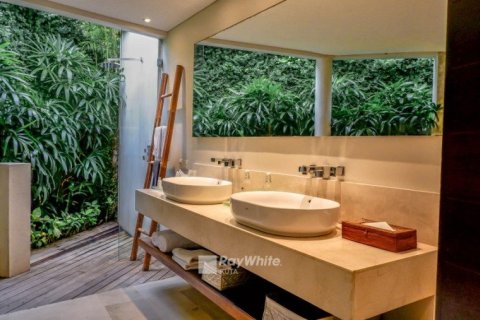 3 bedrooms Villa in Kerobokan, Indonesia No. 22946 14