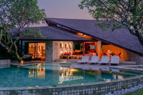 3 bedrooms Villa in Kerobokan, Indonesia No. 22946 3