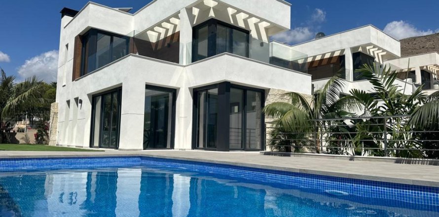 4 bedrooms Villa in Benidorm, Spain No. 26879