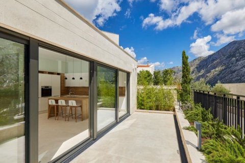 5 bedrooms House in Kotor, Montenegro No. 66817 7