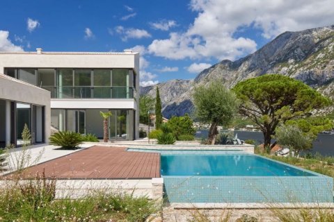 4 bedrooms House in Kotor, Montenegro No. 66815 1