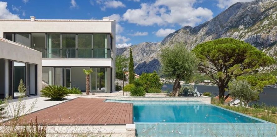 4 bedrooms House in Kotor, Montenegro No. 66815