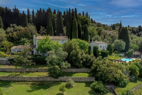 10 bedrooms House in Grasse, France No. 68208 1