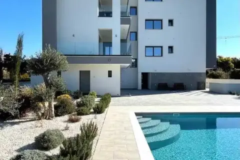 3 bedrooms Apartment in Germasogeia, Cyprus No. 33004 1