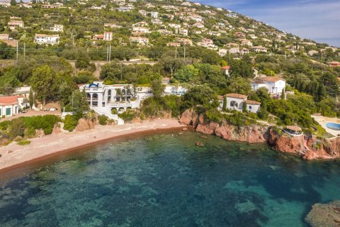 7 bedrooms Villa in Var, France No. 67322 2