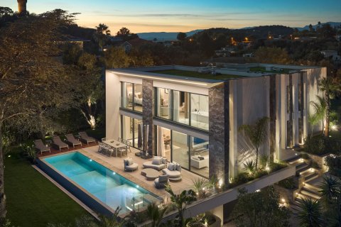 5 bedrooms Villa in Cannes, France No. 67320 2