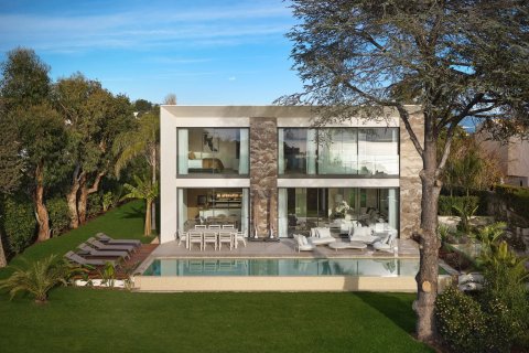 5 bedrooms Villa in Cannes, France No. 67320 3