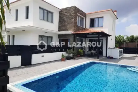 4 bedrooms House in Nicosia, Cyprus No. 45490 1