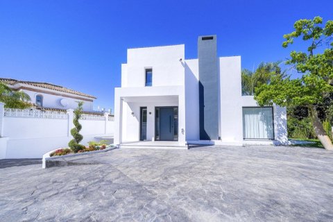 5 bedrooms Villa in Nueva Andalucia, Spain No. 27615 27