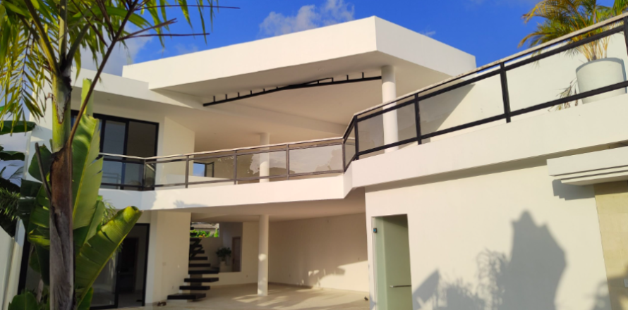 3 bedrooms Villa in Canggu, Indonesia No. 23138