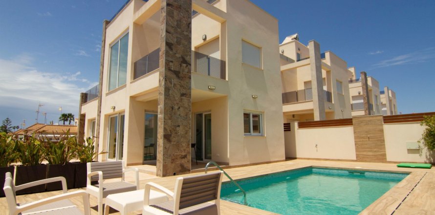 3 bedrooms Villa in Torrevieja, Spain No. 26036