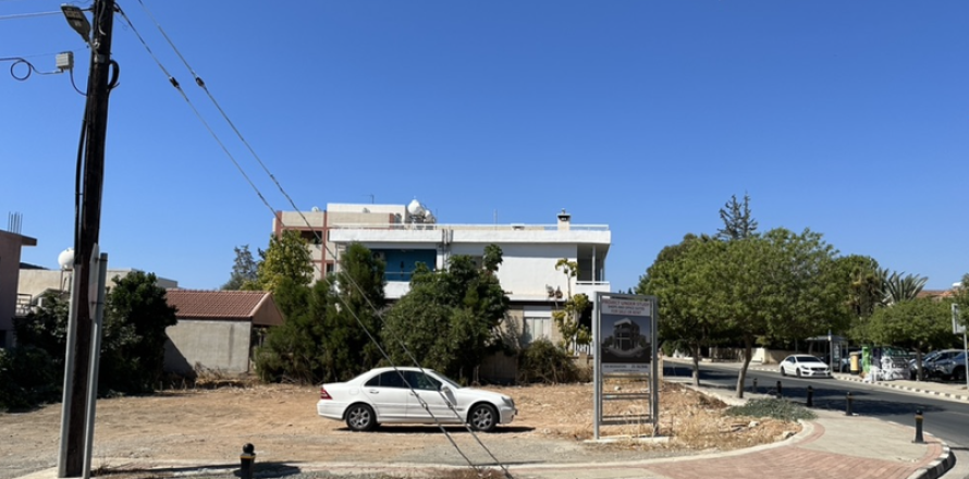 562m² Land in Kato Polemidia, Cyprus No. 71730