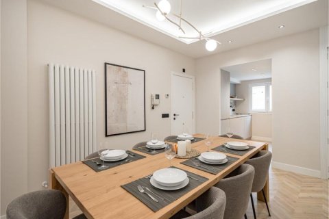 2 dormitorios Apartment en Madrid, Spain No. 26933 6