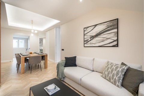 2 dormitorios Apartment en Madrid, Spain No. 26933 2