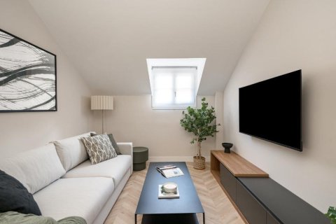 2 dormitorios Apartment en Madrid, Spain No. 26933 4