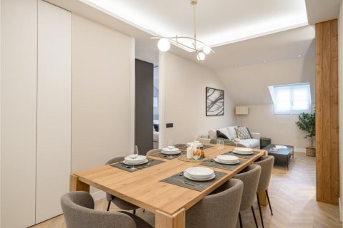 2 dormitorios Apartment en Madrid, Spain No. 26933 8