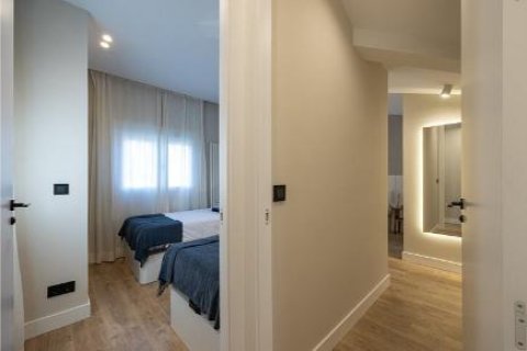 2 bedrooms Apartment in Madrid, Spain No. 26924 10