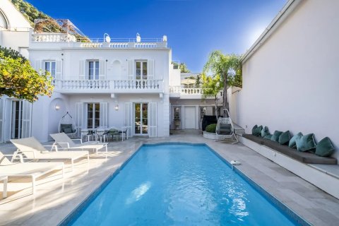 4 bedrooms Villa in Antibes, France No. 74067 1