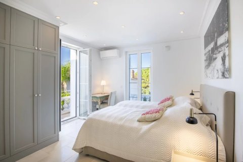 4 bedrooms Villa in Antibes, France No. 74067 9