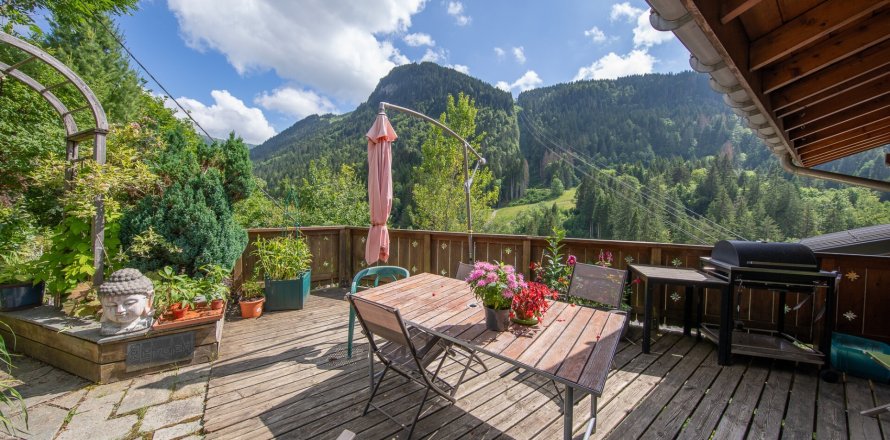 7 bedrooms House in Morzine, France No. 68667