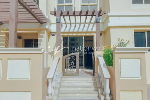 3 dormitorios Apartment en Baniyas, UAE No. 3480 1