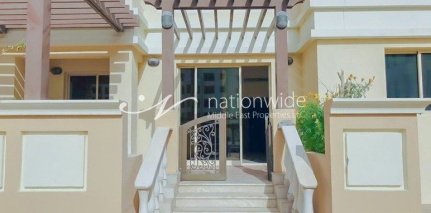 3 dormitorios Apartment en Baniyas, UAE No. 3480