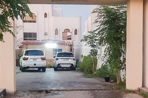 13 dormitorios Villa en Al Mushrif, UAE No. 3478 16