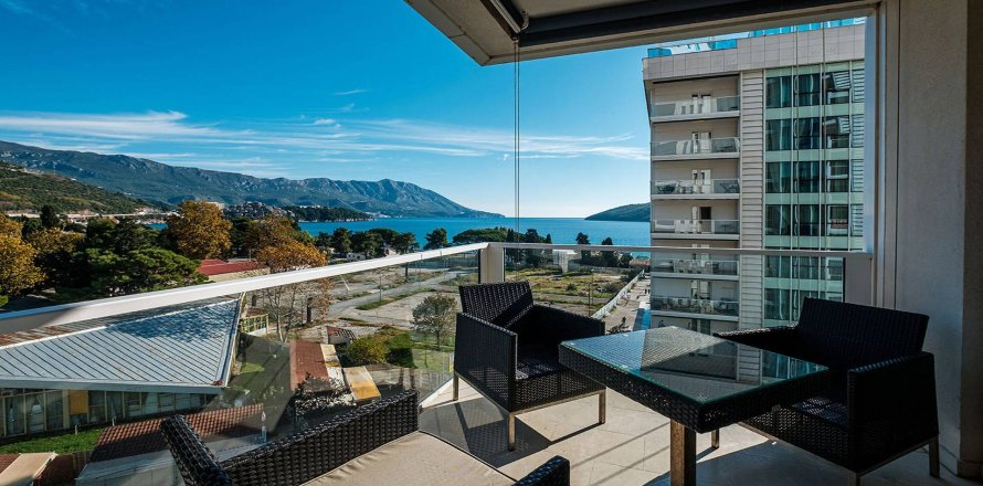 2 bedrooms Apartment in Budva, Montenegro No. 66950