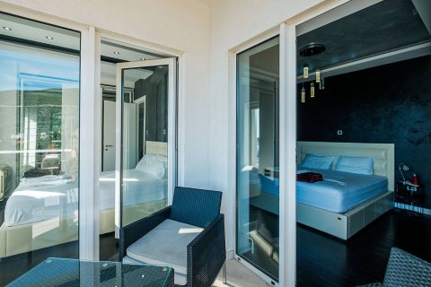 2 dormitorios Apartment en Budva, Montenegro No. 66950 3