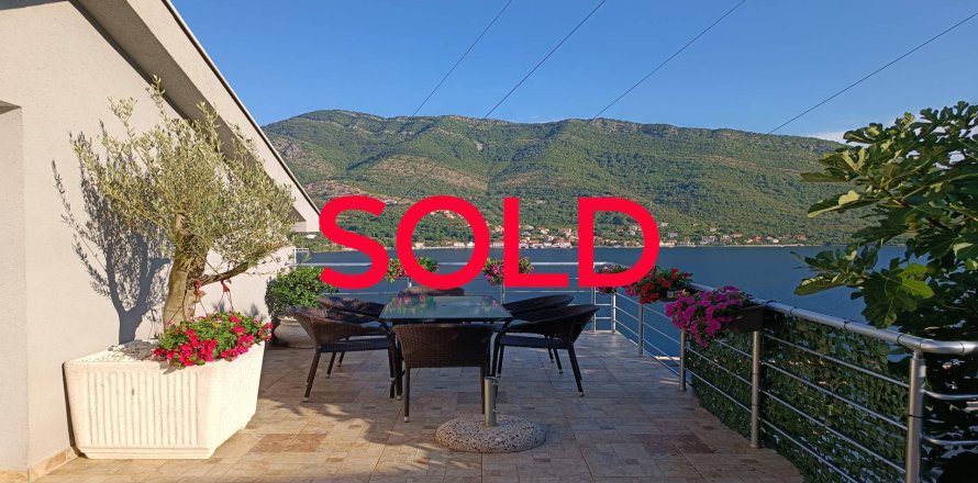 2 bedrooms Apartment in Tivat, Montenegro No. 66967