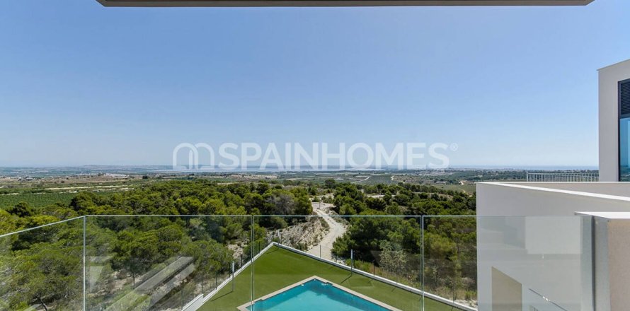 3 bedrooms Villa in San Miguel de Salinas, Spain No. 25756