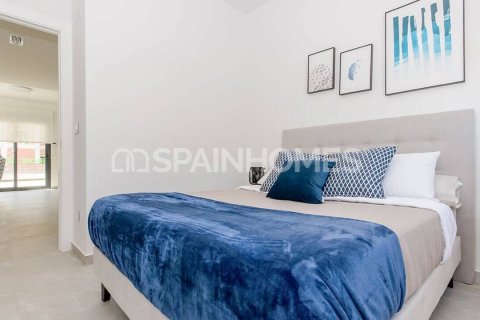 3 bedrooms Villa in San Miguel de Salinas, Spain No. 25756 26