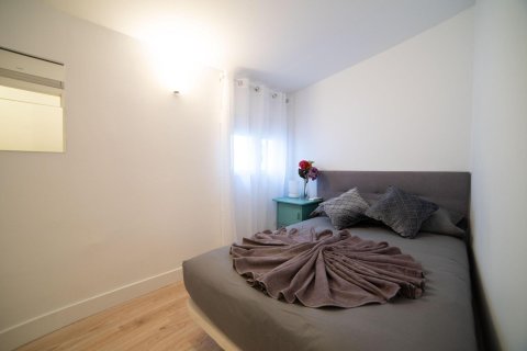 3 bedrooms Apartment in Madrid, Spain No. 27827 8