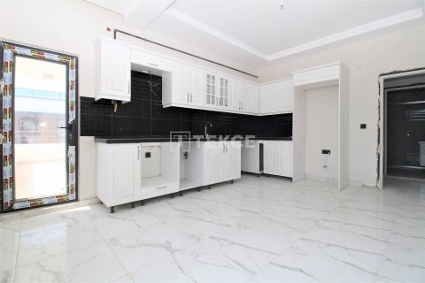 2+1 Apartment en Cinarcik, Turkey No. 12515 17