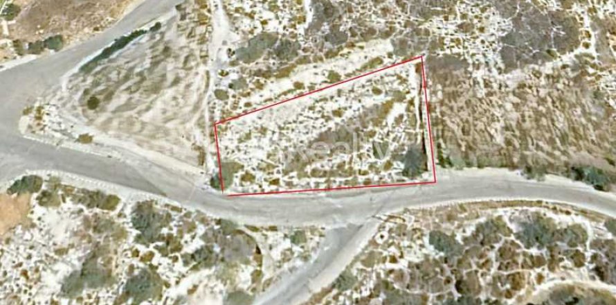 1100m² Land en Agios Tychonas, Cyprus No. 64672