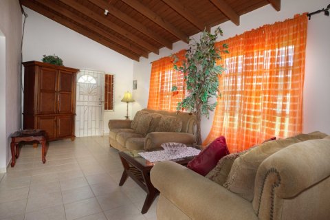 3 dormitorios Villa en Saint Peter's, Saint Kitts and Nevis No. 61472 2