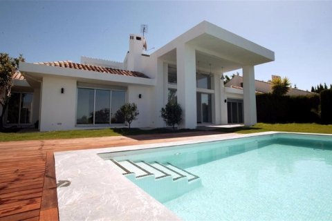 4 bedrooms House in Nueva Andalucia, Spain No. 25231 9