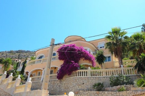 5 bedrooms Villa in Calpe, Spain No. 26181 4