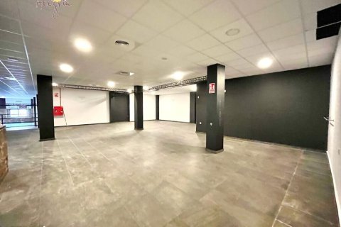 750m² Commercial property en Torrevieja, Spain No. 26645 20