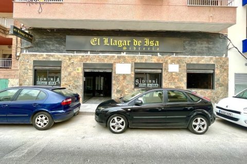 750m² Commercial property en Torrevieja, Spain No. 26645 1