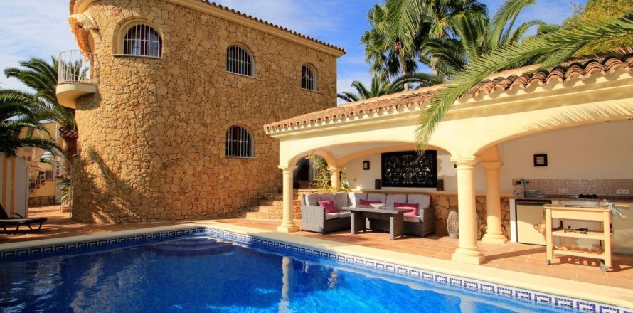 4 bedrooms Villa in Moraira, Spain No. 26084