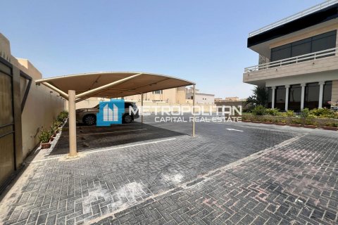 12 bedrooms Villa in Khalifa City, UAE No. 70581 3