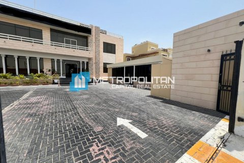 12 bedrooms Villa in Khalifa City, UAE No. 70581 2