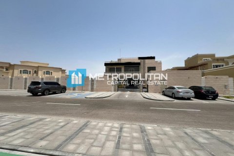 12 bedrooms Villa in Khalifa City, UAE No. 70581 1