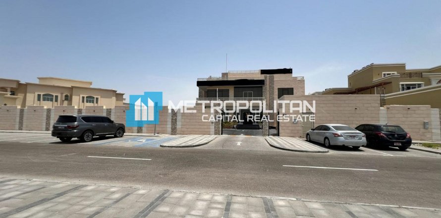 12 bedrooms Villa in Khalifa City, UAE No. 70581