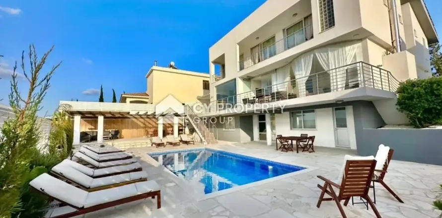 5 bedrooms House in Aradippou, Cyprus No. 46611