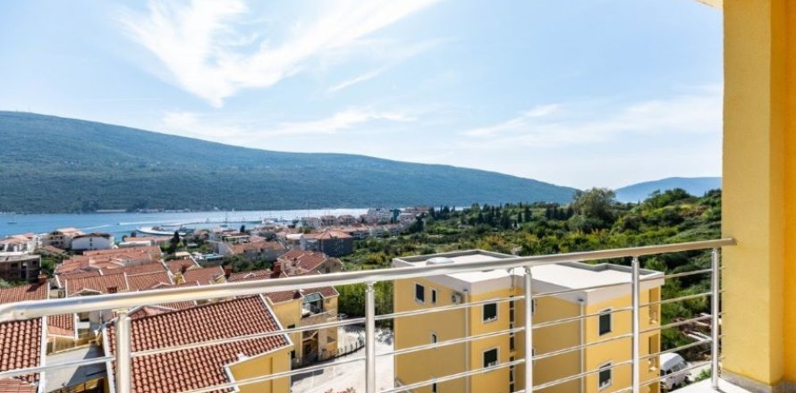 2 dormitorios Apartment en Herceg Novi, Montenegro No. 66733