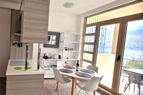 83m² Apartment en Kotor, Montenegro No. 66732 3